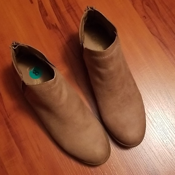 Carlos Santana Shoes - Carlos Santana Booties